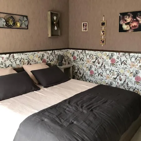 לינה וארוחת בוקר Au Bord De L Eau 3*