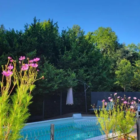 Au Bord De L Eau לינה וארוחת בוקר 3*