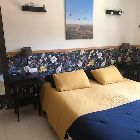 Au Bord De L Eau Bed & Breakfast
