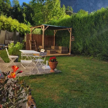 Au Bord De L Eau Bed & Breakfast